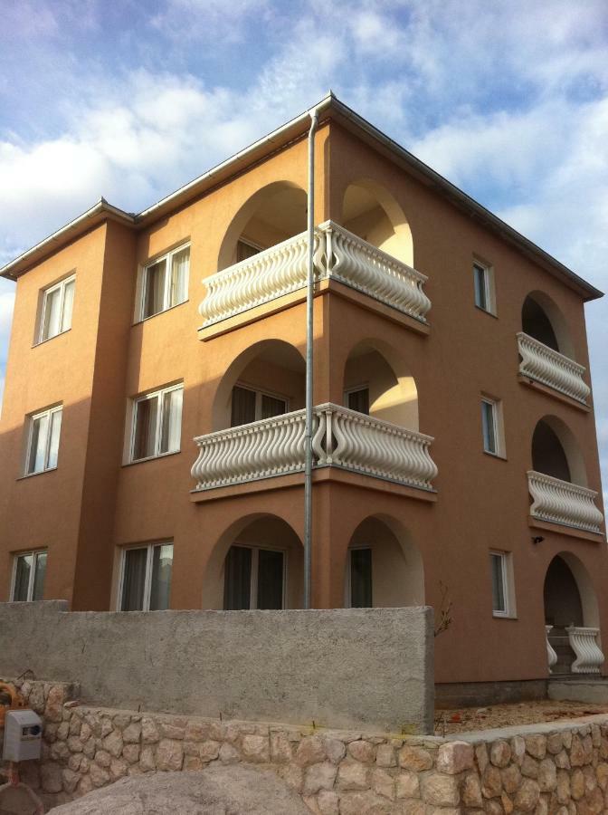Apartments Mara Novi Vinodolski Buitenkant foto